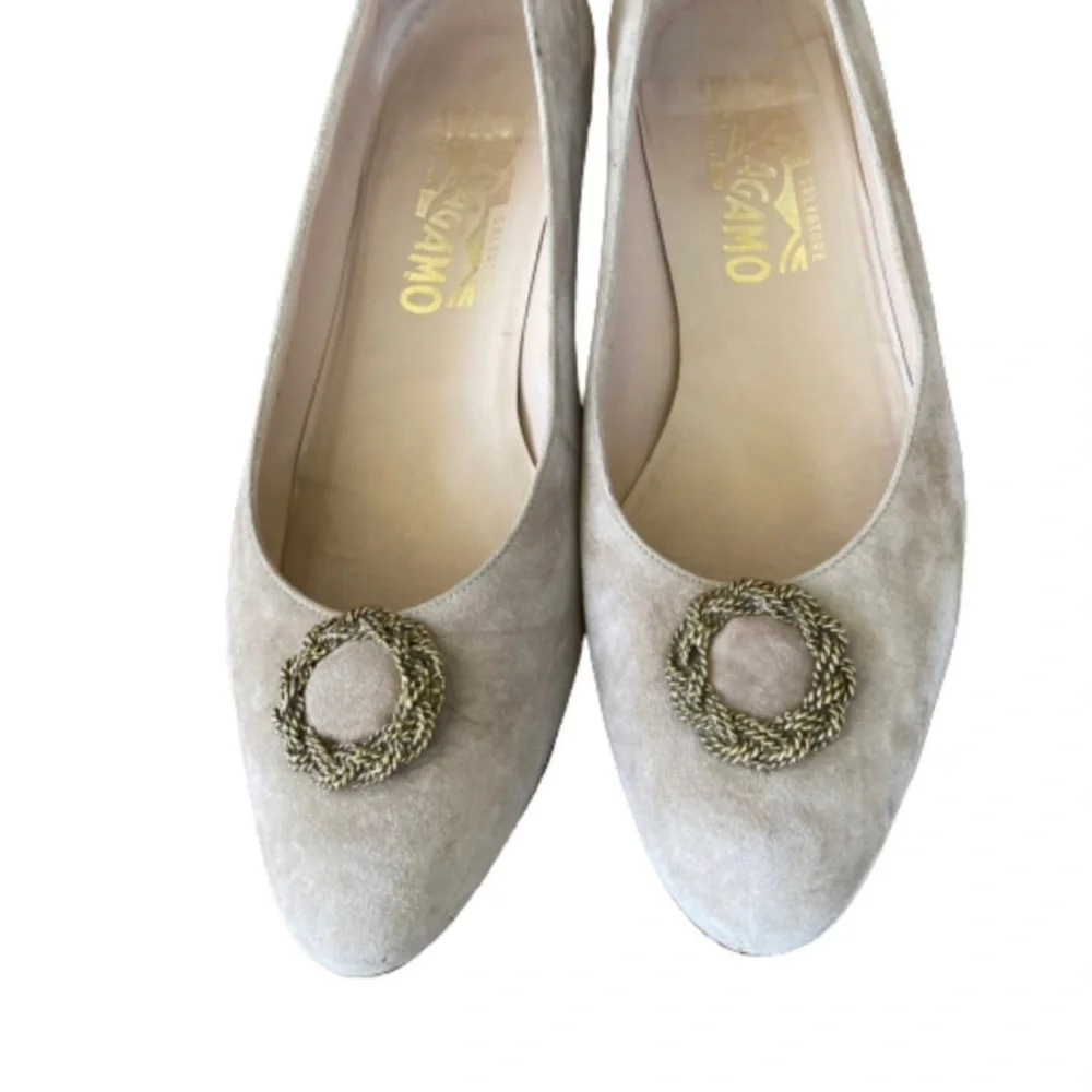 Salvatore Ferragamo vintage suede Narrow kitten heels size 7 1/2 AA